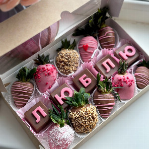 Chocolate-Dipped Strawberries "Pink Temptation" with delivery Tolyatti