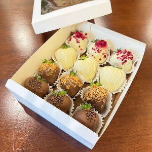Strawberry in chocolate "Sweet Caprice" with delivery Nizhniy-Novgorod