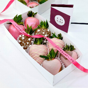 Chocolate-Covered Strawberries "Glamorous Mosaic" with delivery Arkhangelsk