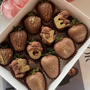 Клубника в шоколаде "Love" с доставкой в Нижнем Новгороде