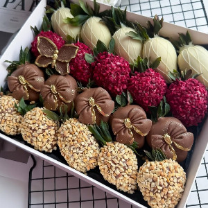 Chocolate-Covered Strawberries "Chocolate Bow" with delivery Nizhniy-Novgorod