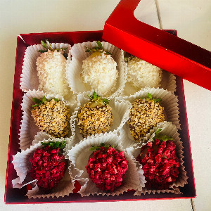 Chocolate-Covered Strawberries "Ruby Glow" with delivery Chelyabinsk