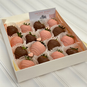 Pink Silk Strawberries with delivery Nizhniy-Novgorod