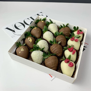 Strawberry "Chocolate Silk" with delivery Nizhniy-Novgorod