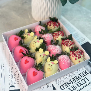 Snowy Tenderness Chocolate Covered Strawberries with delivery Tolyatti