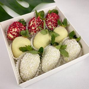 Snow Cloud Strawberry with delivery Kazan