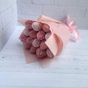 Chocolate Strawberry Bouquet "Gentle Wind" with delivery Tyumen