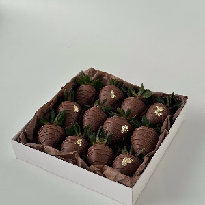 Berry Velvet Chocolate Covered Strawberries with delivery Moscow