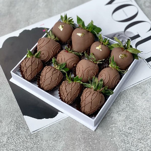 Classic Light Chocolate Covered Strawberries with delivery Nizhniy-Novgorod