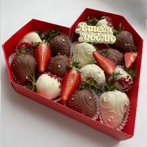 White Velvet Chocolate Covered Strawberries with delivery Nizhniy-Novgorod