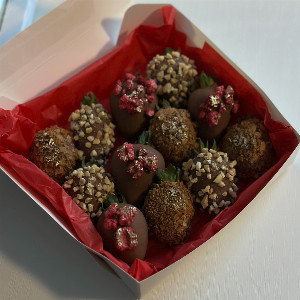Belgian Duo Chocolate Covered Strawberries with delivery Tyumen