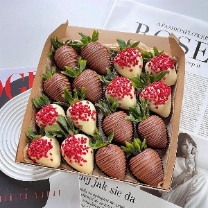 Raspberry Dreams Chocolate Covered Strawberries with delivery Nizhniy-Novgorod