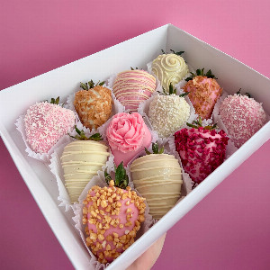 Sweet Beauty Chocolate-Dipped Strawberries with delivery Vladivostok