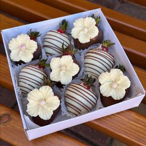 Pearl Garden Chocolate Covered Strawberries with delivery Nizhniy-Novgorod