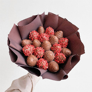 Strawberry Kiss Bouquet with delivery Perm