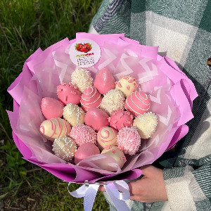 Crunchy Tenderness Strawberry Bouquet with delivery Perm