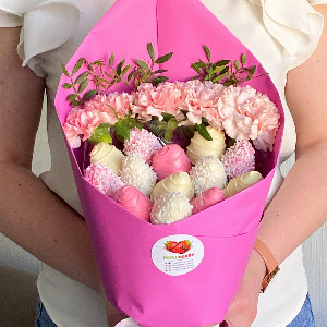 Rose Mist Strawberry Bouquet with delivery Perm