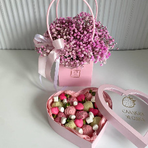 Pink Marshmallow Gift Set with Gypsophila and Strawberries with delivery Kazan