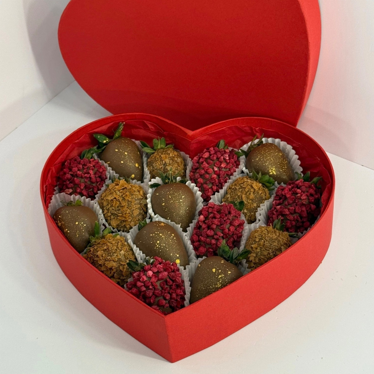 Chocolate-Covered Strawberries "Parisian Love" in a Heart-Shaped Box with delivery Tyumen