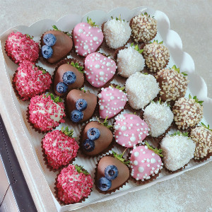 Forest Symphony Chocolate Strawberries with Blueberries with delivery Kaliningrad