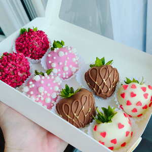 Infinite Love Chocolate Strawberries with Gold with delivery Kaliningrad
