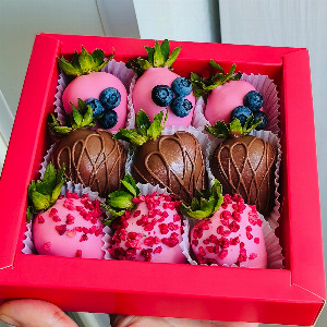Summer Night Chocolate-Covered Strawberries with delivery Kaliningrad