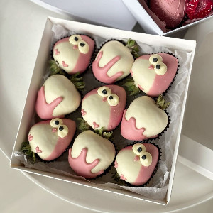 Strawberries in Chocolate "Antarctic Glow" with Penguins with delivery Nizhniy-Novgorod