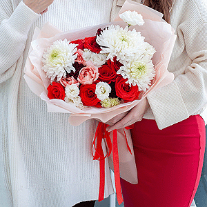 Magnum White Chrysanthemum - 3, Red rose Nina 50 cm - 9, Pink rose Dragonfly 50 cm - 5, Carnation red - 7, lisianthus - 4, Wrapping Paper