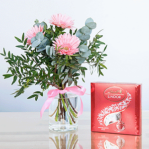 Gerbera pink - 5, Pistachio, Eucalyptus Cinerea, Ribbon, Lindt Candy Box