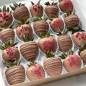 Strawberry in chocolate "Raspberry Etude" with delivery Tyumen