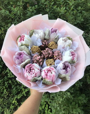 Berry Etude Bouquet with delivery Saint Petersburg