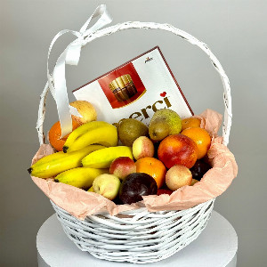 Фруктовая корзина "Летние дары".