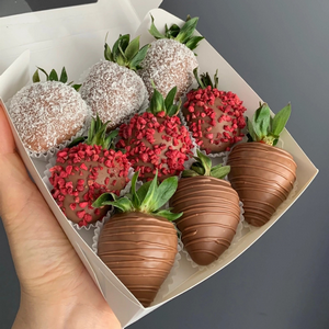 Chocolate-Covered Berry Set &ldquo;9 Sweet Moments&rdquo; with delivery Tyumen