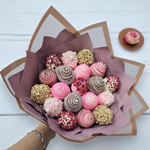 Chocolate-Covered Strawberries "Festive Mix" with delivery Khabarovsk