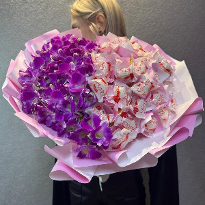 Bouquet "Huge Sweet Heart" with delivery Saint Petersburg