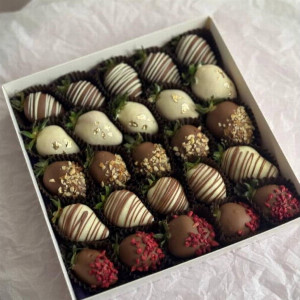 Chocolate-Covered Strawberries "Golden Chic" with delivery Penza