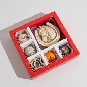 Chocolate Set "New Year's Compliment" with delivery Saint Petersburg