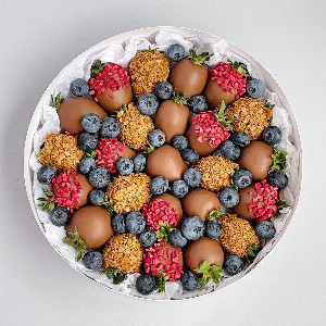 Chocolate-Covered Strawberries "Round Tenderness" with delivery Tyumen