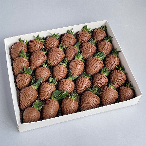 Chocolate-Covered Strawberries "Milk Caprice XL" with delivery Tyumen