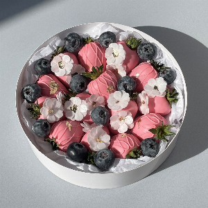 Strawberry in chocolate "Forest Symphony" with delivery Tyumen