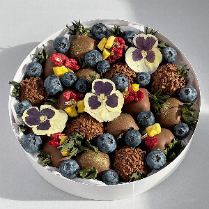 Chocolate-Covered Strawberries "Passion Flower" with delivery Tyumen