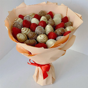 Strawberry in chocolate "Velvet Duet" with delivery Tyumen