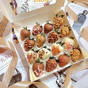 Клубника в шоколаде "Вкусная мозаика" с доставкой в Хабаровске