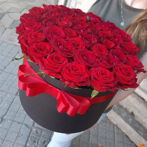 Композиция "Рубиновое сияние" с доставкой в Анапе