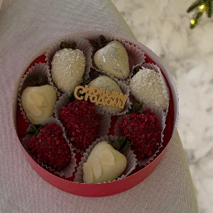 Chocolate-Covered Strawberries "New Year" with delivery Tyumen