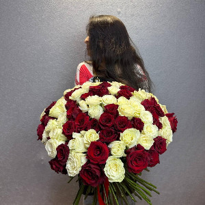 Scarlet Triumph Bouquet with delivery Saint Petersburg