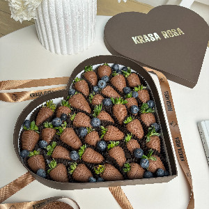 Strawberries in chocolate &laquo;Premium&raquo; with delivery Omsk
