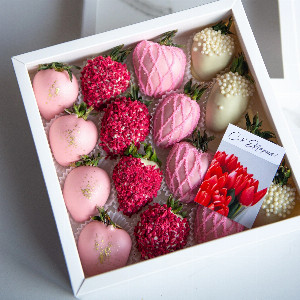 Pearl Caprice Strawberries with delivery Nizhniy-Novgorod