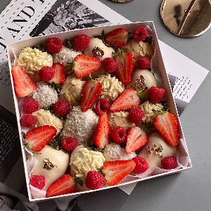 Golden Shimmer Strawberries with delivery Nizhniy-Novgorod
