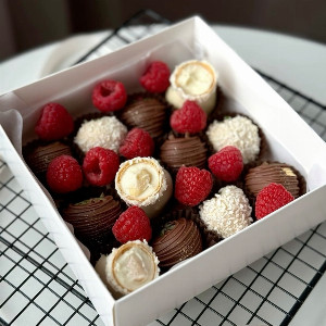 Chocolate-Covered Strawberries "Coconut Blanch" with delivery Nizhniy-Novgorod